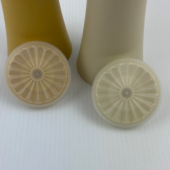 Vintage Tupperware Oil and Vinegar Set 8 ounce Dressing Cruets - Picture 4 of 11